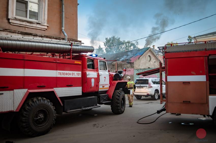 Возгорание ветхого здания произошло на улице Первомайской в Северодвинске